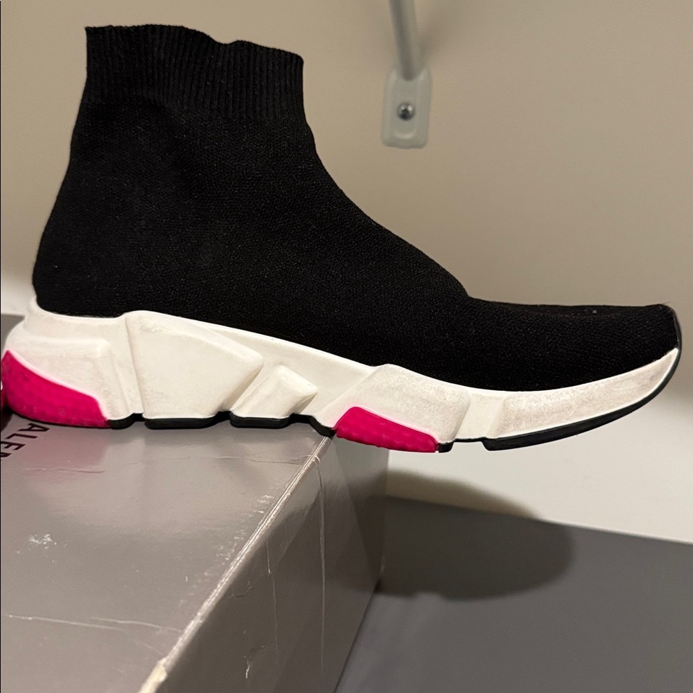 Balenciaga Women's Black and Pink ‘ Speed’ Trainers - Picture 16 of 17